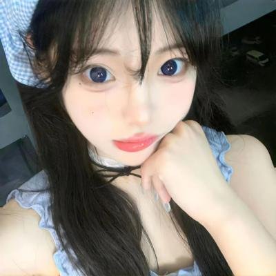 院子里的女人
